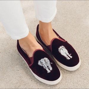 Soludos Red Velvet Embroidered Elephant Slip-On Sneakers Sz 8